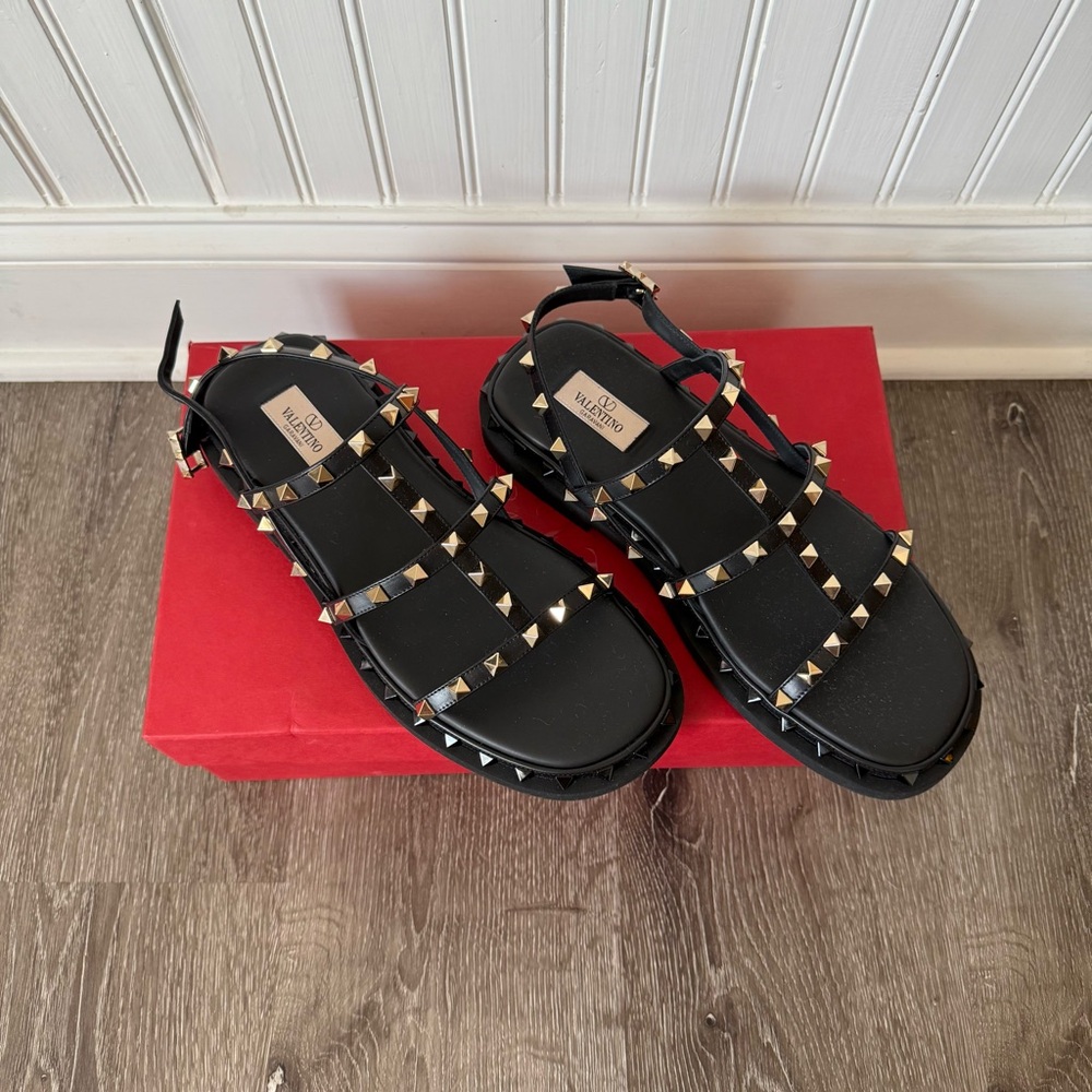 ❗️SOLD❗️Valentino Garavani Rockstud Leather Sandals Black - Picture 6 of 11